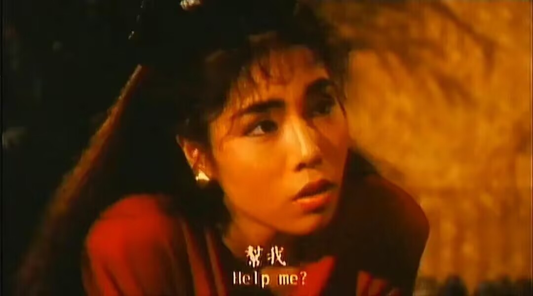 1988年的电影《猛鬼咒》主演孙兴、朱宝意、关海山、谷峰。讲述一个警察去泰国游玩好心帮一个美女追回被抢的手袋，想不到被女看上他给他下降头想和他在一起的故事。